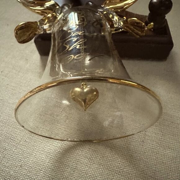 Vintage 1998 crystal bell with gold doves, and gold writing and heart clapper. - Picture 7 of 7